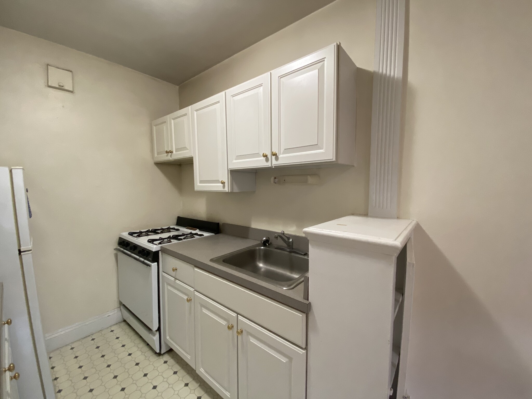 1 bed, 1 bath apartment for rent at 85 Strathmore Rd Unit 27, Brighton — photo 6 of 16