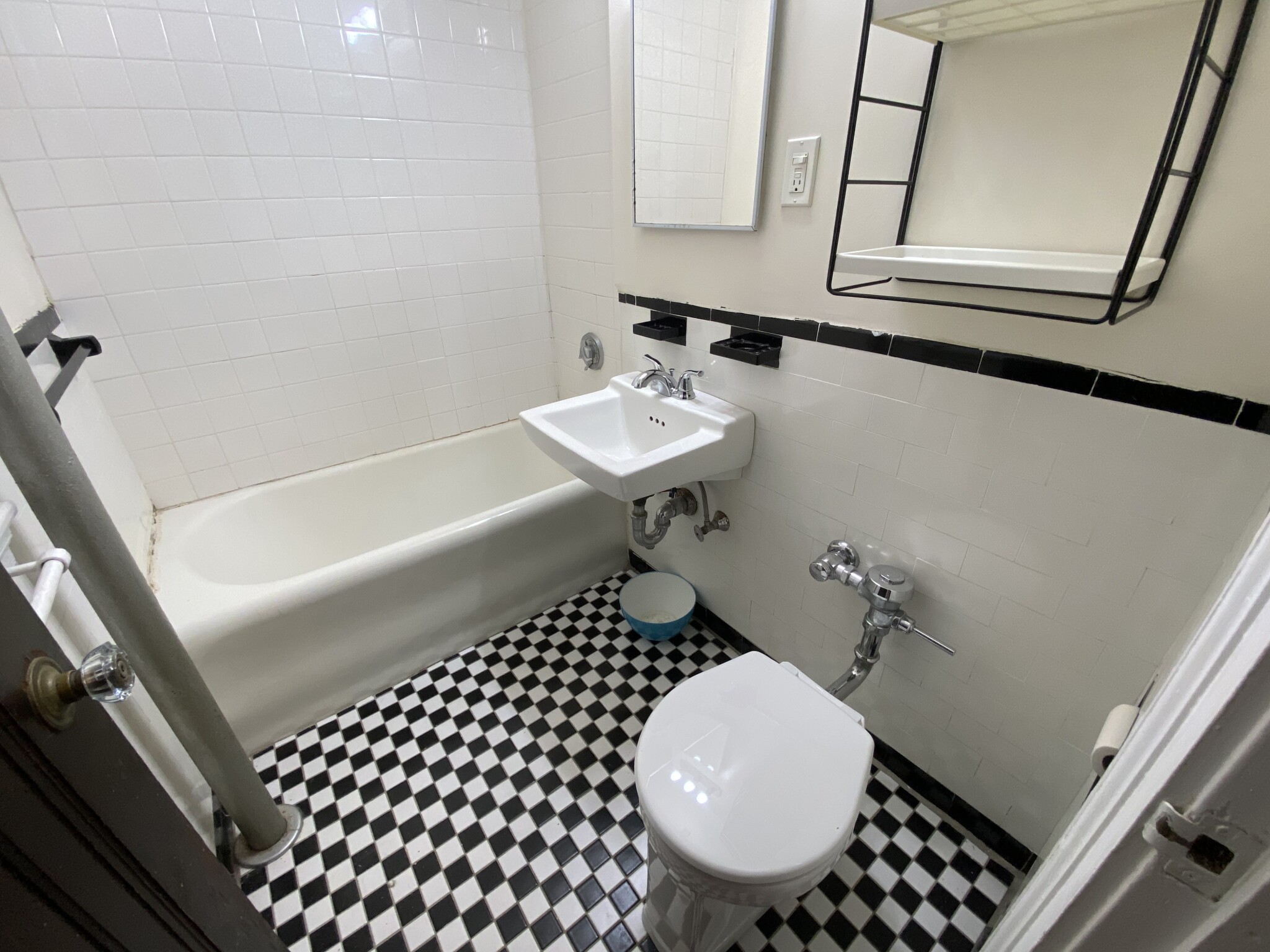 1 bed, 1 bath apartment for rent at 85 Strathmore Rd Unit 27, Brighton — photo 13 of 16