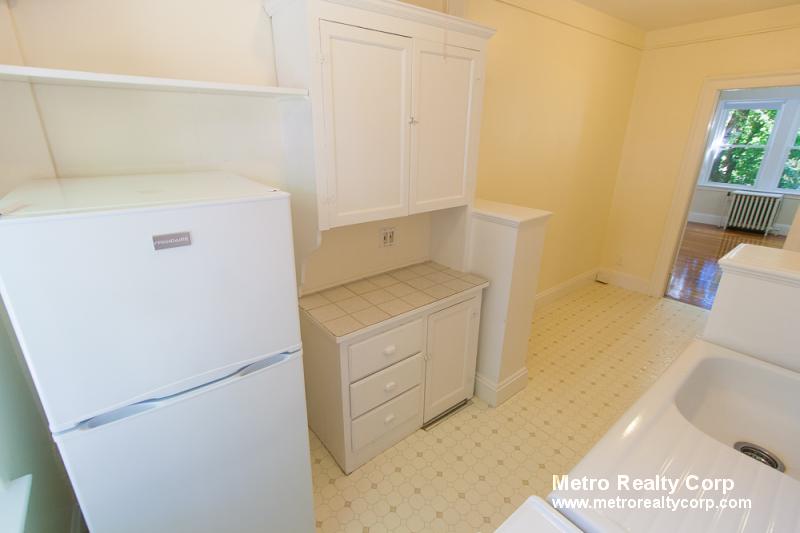 1 bed, 1 bath apartment for rent at 85 Strathmore Unit 25, Brighton — photo 5 of 14
