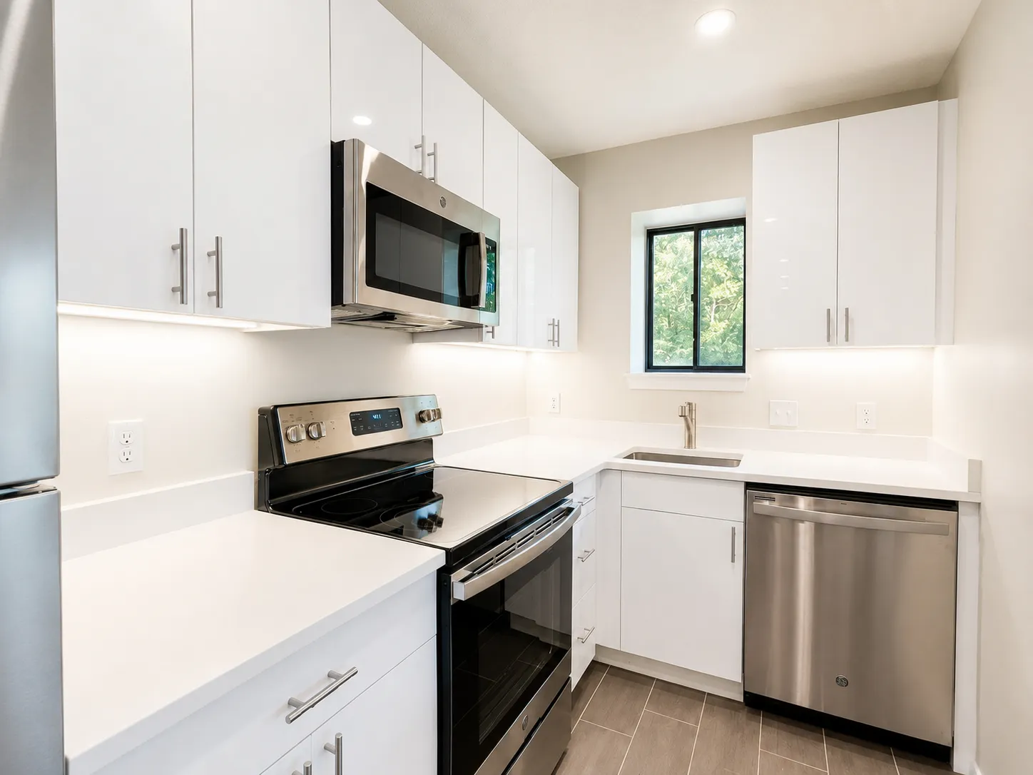 2 bed, 1 bath apartment for rent at 85 Sutherland Rd Unit 5, Brighton — photo 1 of 17