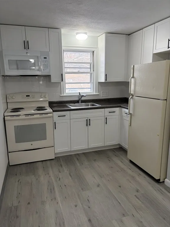 1 bed, 1 bath apartment for rent at 85 Trapelo Rd Unit 40, North Waltham