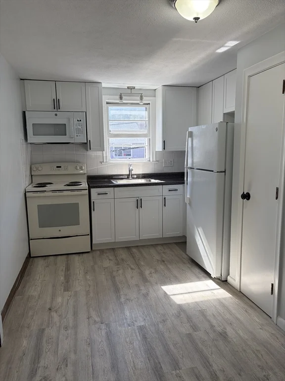 1 bed, 1 bath apartment for rent at 85 Trapelo Unit 44, Waltham