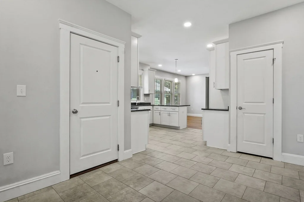4 bed, 2 bath apartment for rent at 85 Verndale St Unit 2H, North Brookline — photo 3 of 13