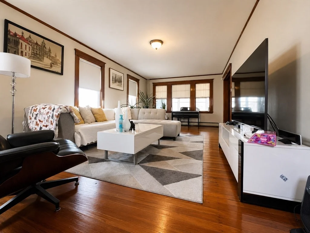4 bed, 1 bath apartment for rent at 85 Walnut St, Belmont — photo 4 of 16