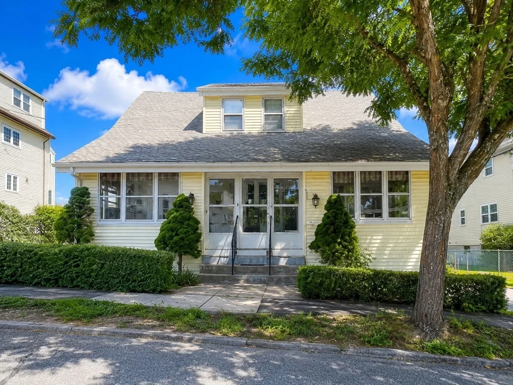 4 bed, 1 bath apartment for rent at 85 Walnut St, Belmont