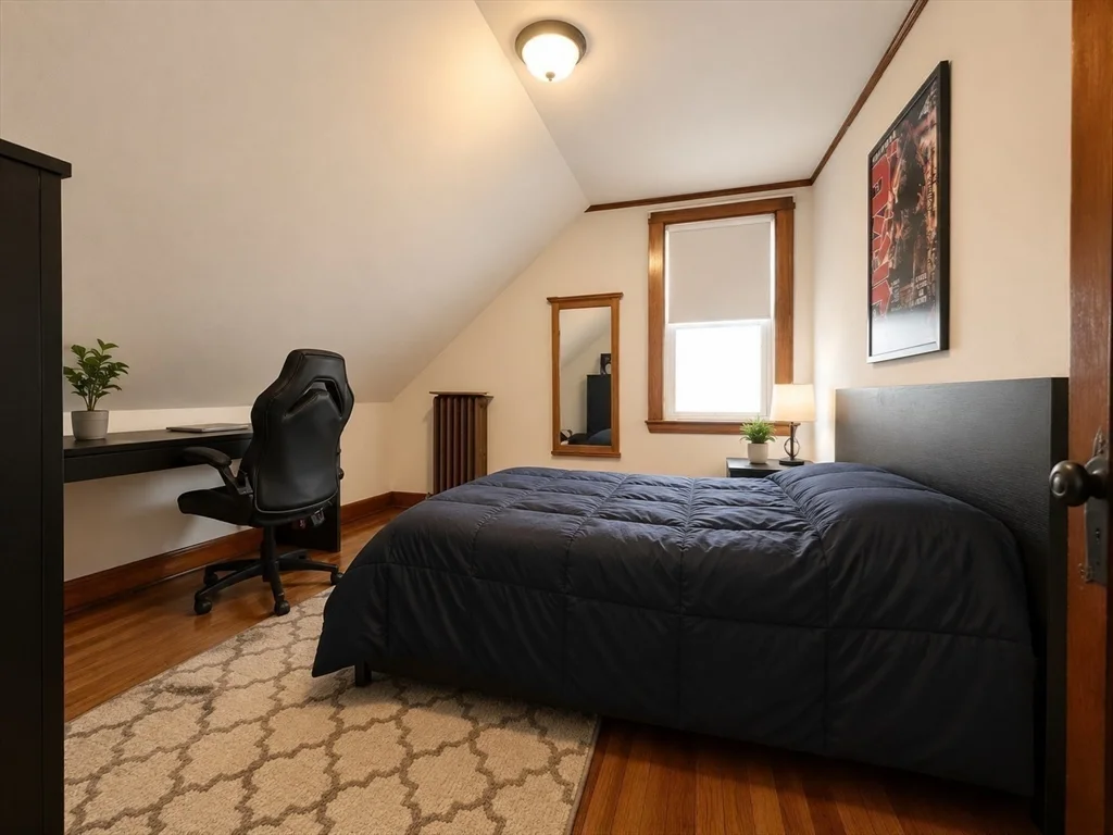 4 bed, 1 bath apartment for rent at 85 Walnut St, Belmont — photo 10 of 16