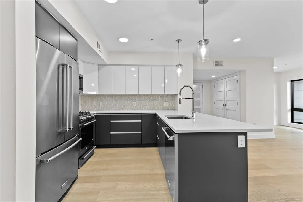 2 bed, 2 bath apartment for rent at 85 Willow Ct Unit 302, Dorchester — photo 5 of 31