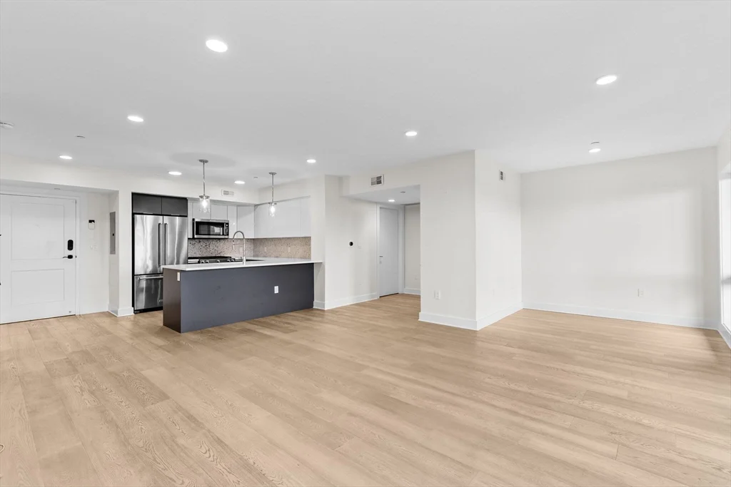 2 bed, 2 bath apartment for rent at 85 Willow Ct Unit 302, Dorchester — photo 2 of 31
