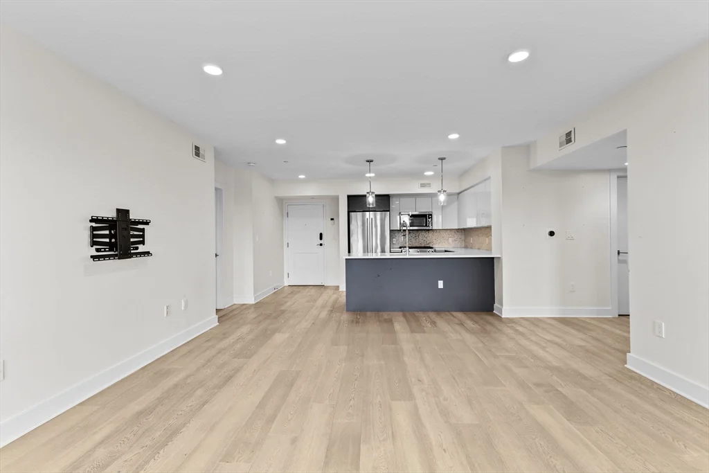 2 bed, 2 bath apartment for rent at 85 Willow Ct Unit 302, Dorchester — photo 8 of 31