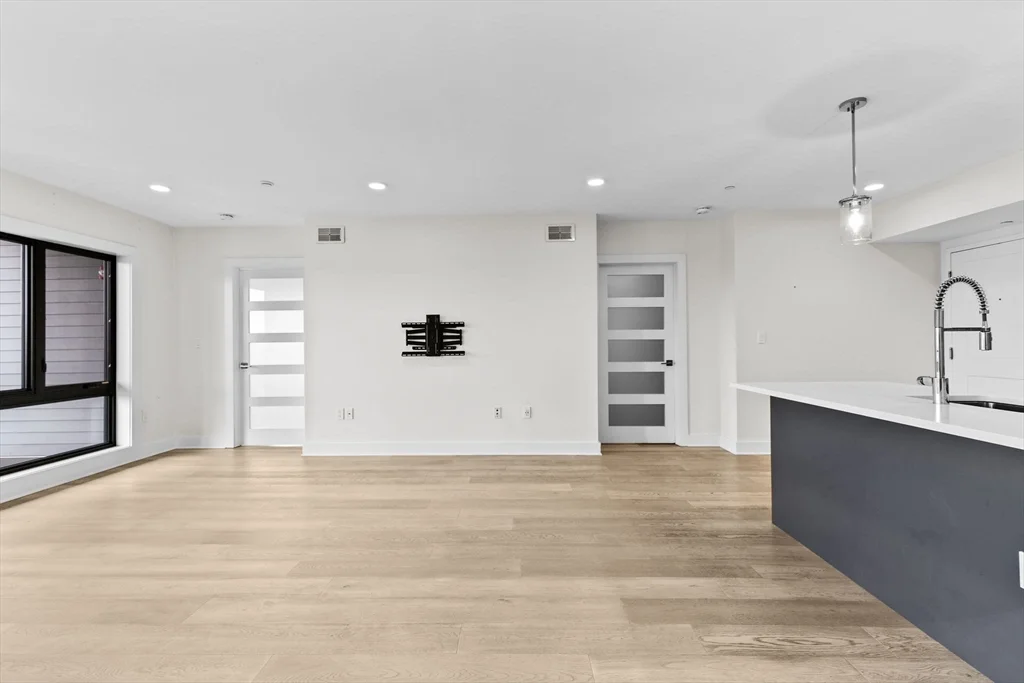 2 bed, 2 bath apartment for rent at 85 Willow Ct Unit 302, Dorchester — photo 9 of 31