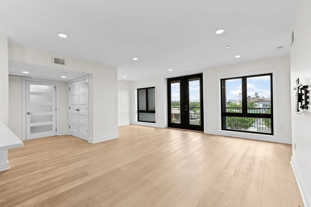 2 bed, 2 bath apartment for rent at 85 Willow Ct Unit 302, Dorchester — photo 11 of 31