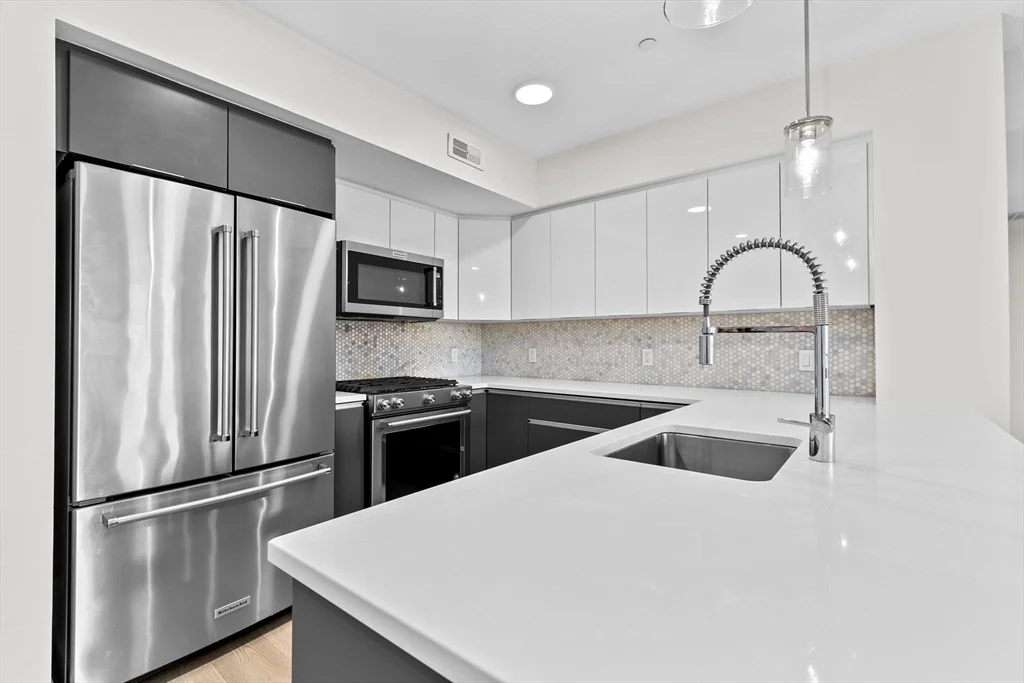 2 bed, 2 bath apartment for rent at 85 Willow Ct Unit 302, Dorchester — photo 4 of 31