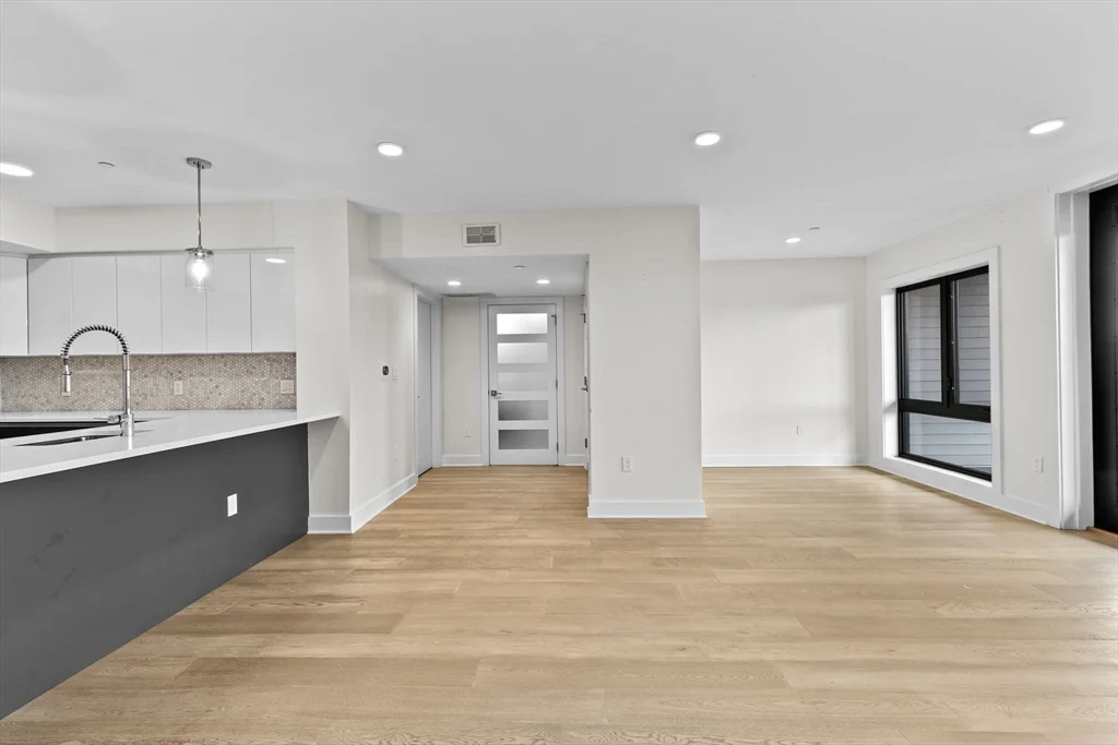 2 bed, 2 bath apartment for rent at 85 Willow Ct Unit 302, Dorchester — photo 7 of 31