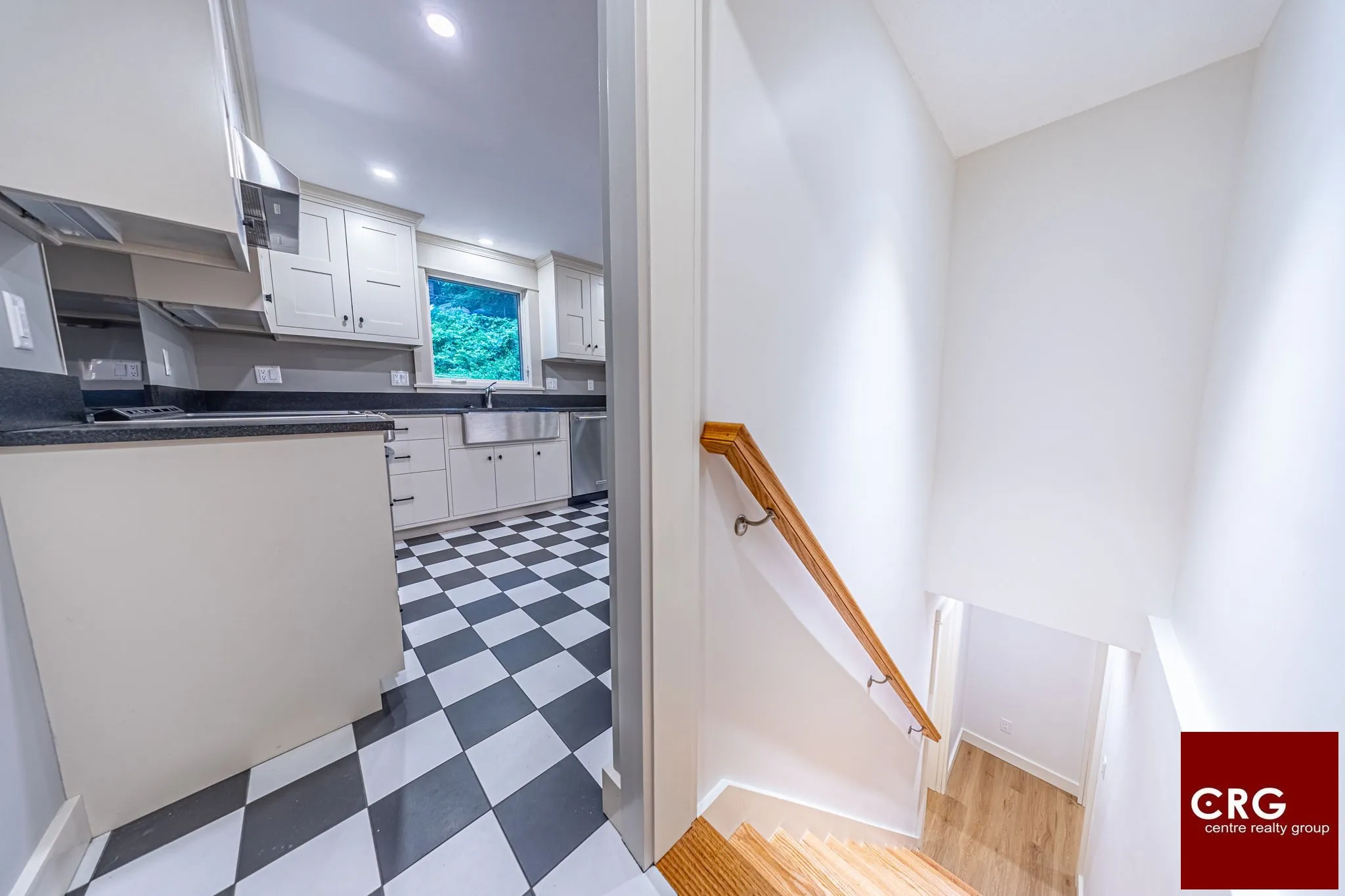4 bed, 3 bath apartment for rent at 85 Woodland Rd Unit 1, Jamaica Plain — photo 23 of 39