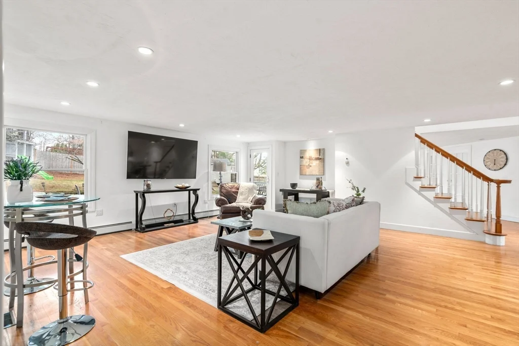 5 bed, 4+ bath apartment for rent at 850 Dedham St, Newton — photo 3 of 37