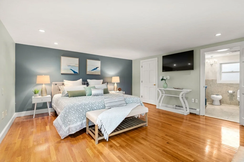 5 bed, 4+ bath apartment for rent at 850 Dedham St, Newton — photo 15 of 37