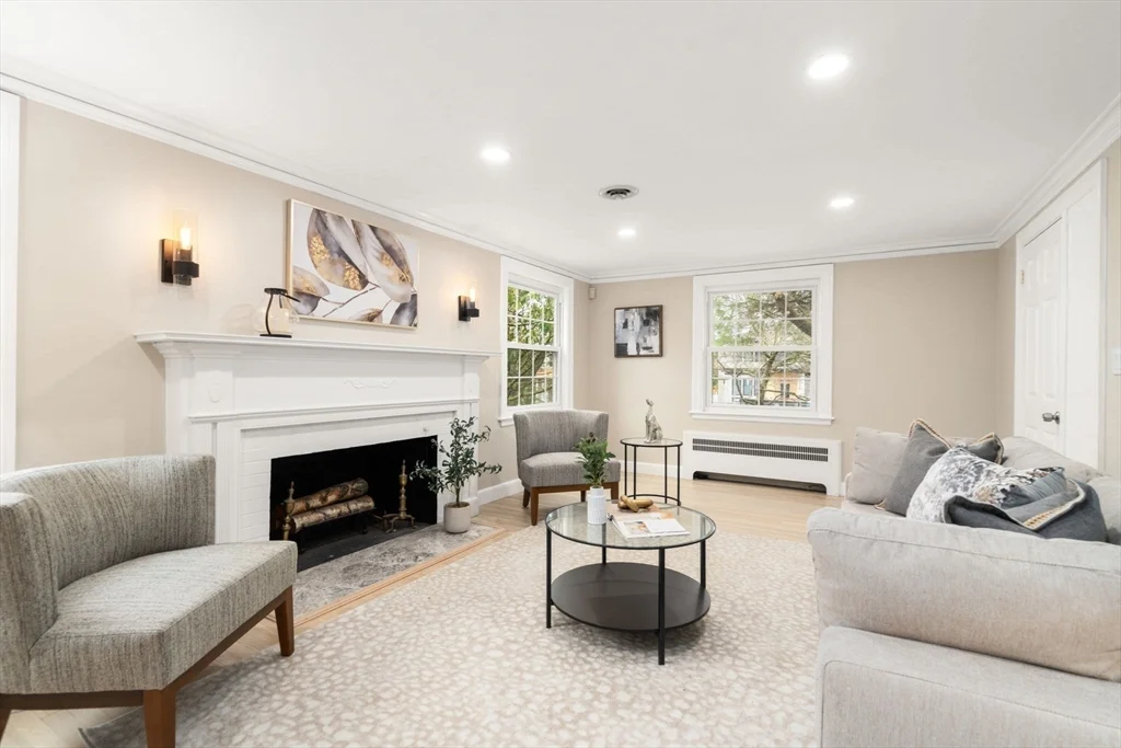 5 bed, 4+ bath apartment for rent at 850 Dedham St, Newton — photo 4 of 37
