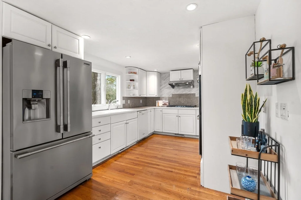 5 bed, 4+ bath apartment for rent at 850 Dedham St, Newton — photo 8 of 37