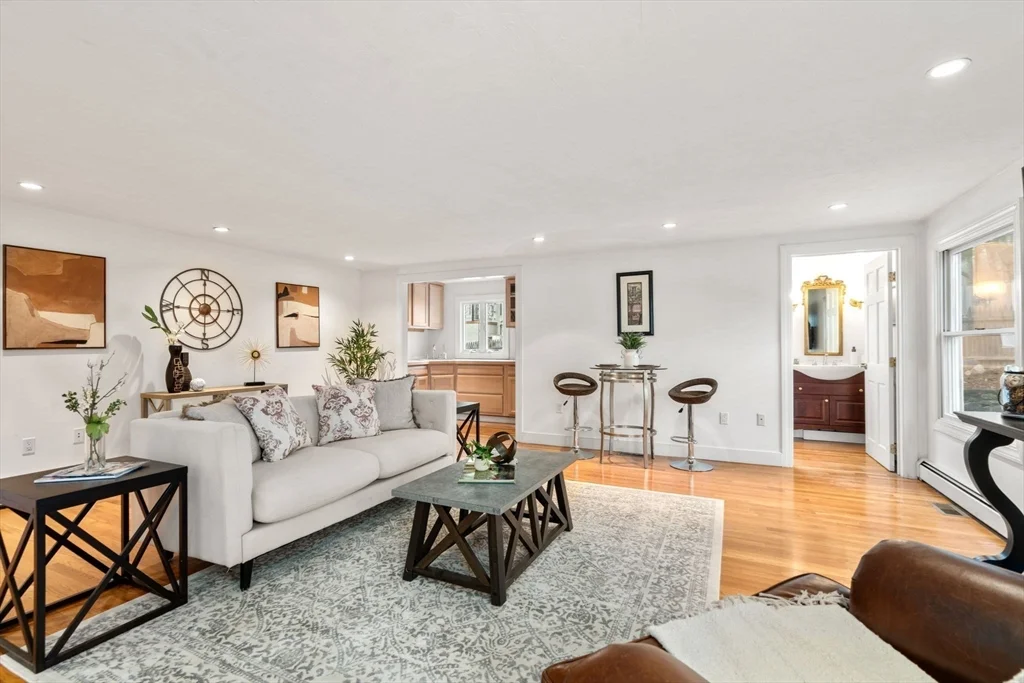5 bed, 4+ bath apartment for rent at 850 Dedham St, Newton — photo 1 of 37