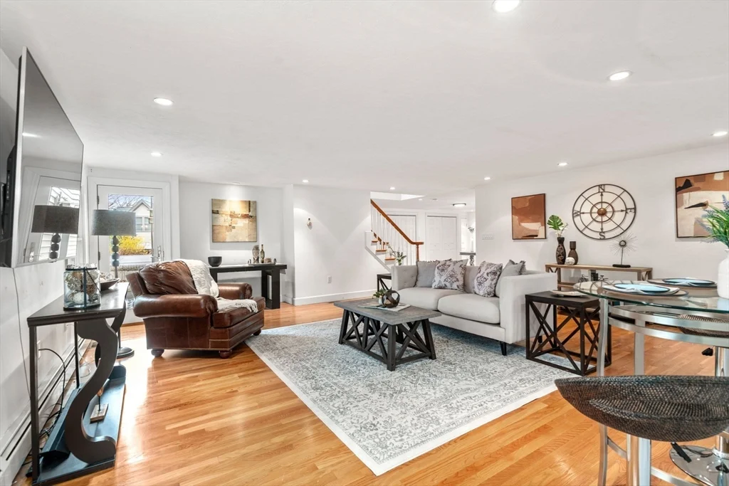 5 bed, 4+ bath apartment for rent at 850 Dedham St, Newton — photo 2 of 37