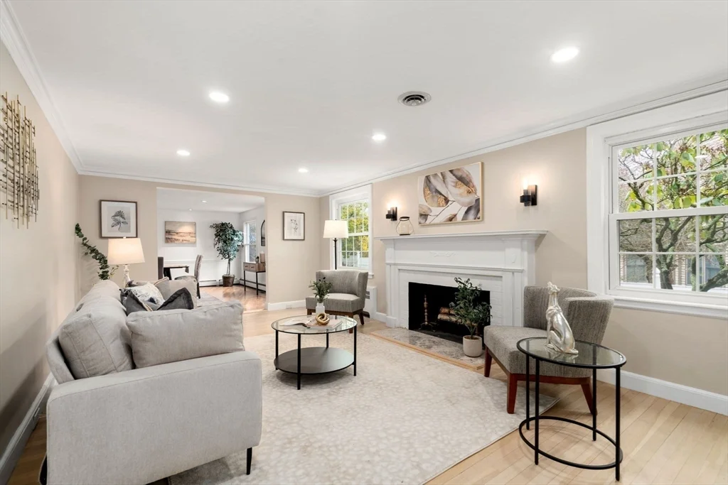 5 bed, 4+ bath apartment for rent at 850 Dedham St, Newton — photo 5 of 37