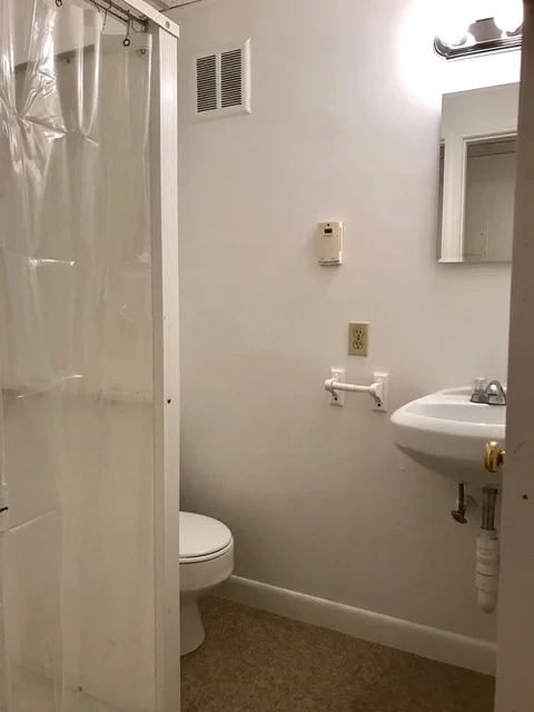 Studio bed, 1 bath apartment for rent at 852 Beacon St Unit A, Fenway — photo 4 of 5