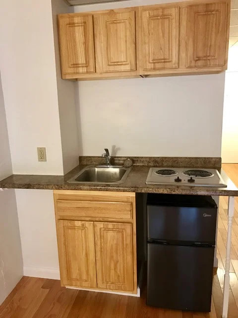 Studio bed, 1 bath apartment for rent at 852 Beacon St Unit A, Fenway — photo 2 of 5