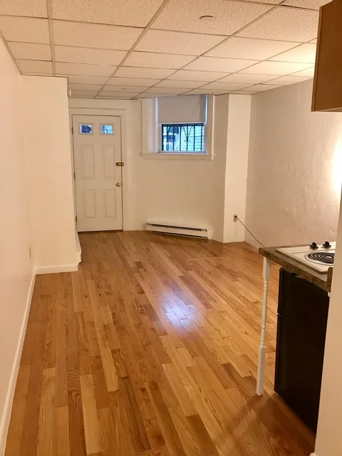 Studio bed, 1 bath apartment for rent at 852 Beacon St Unit A, Fenway