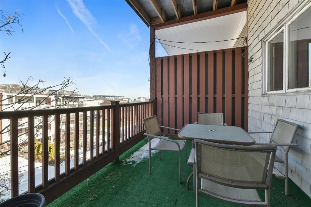 3 bed, 1 bath apartment for rent at 852 East Broadway Unit 3, South Boston — photo 4 of 29