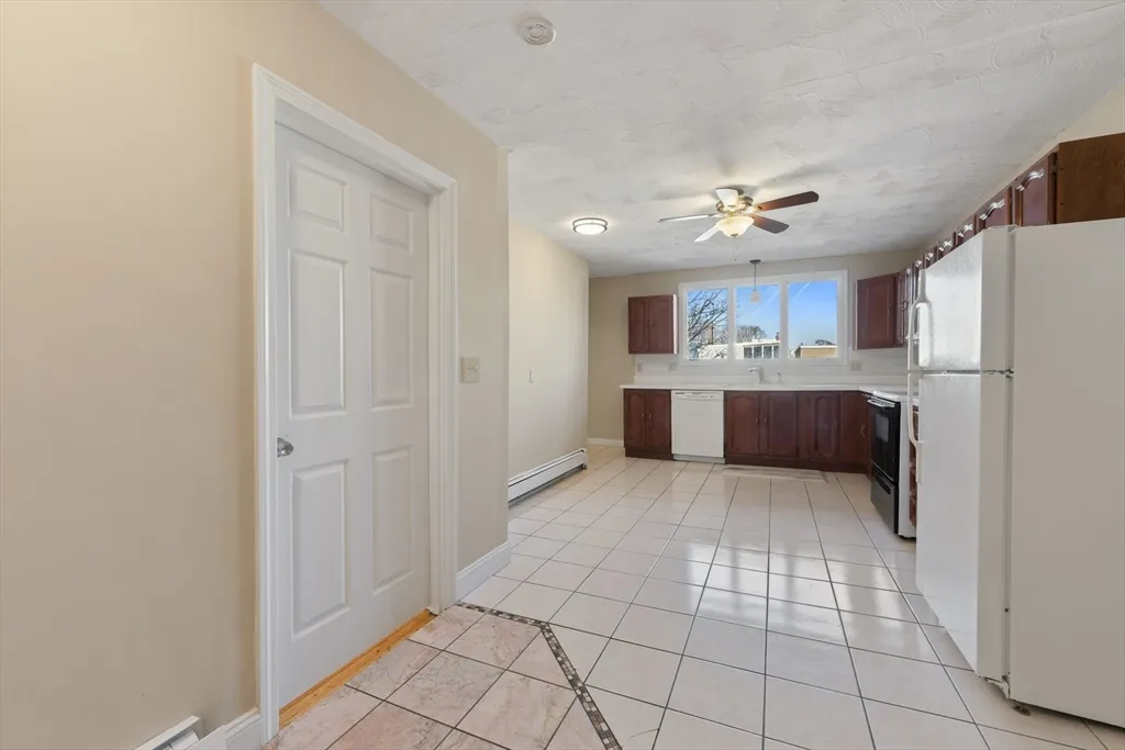 3 bed, 1 bath apartment for rent at 852 East Broadway Unit 3, South Boston — photo 10 of 29