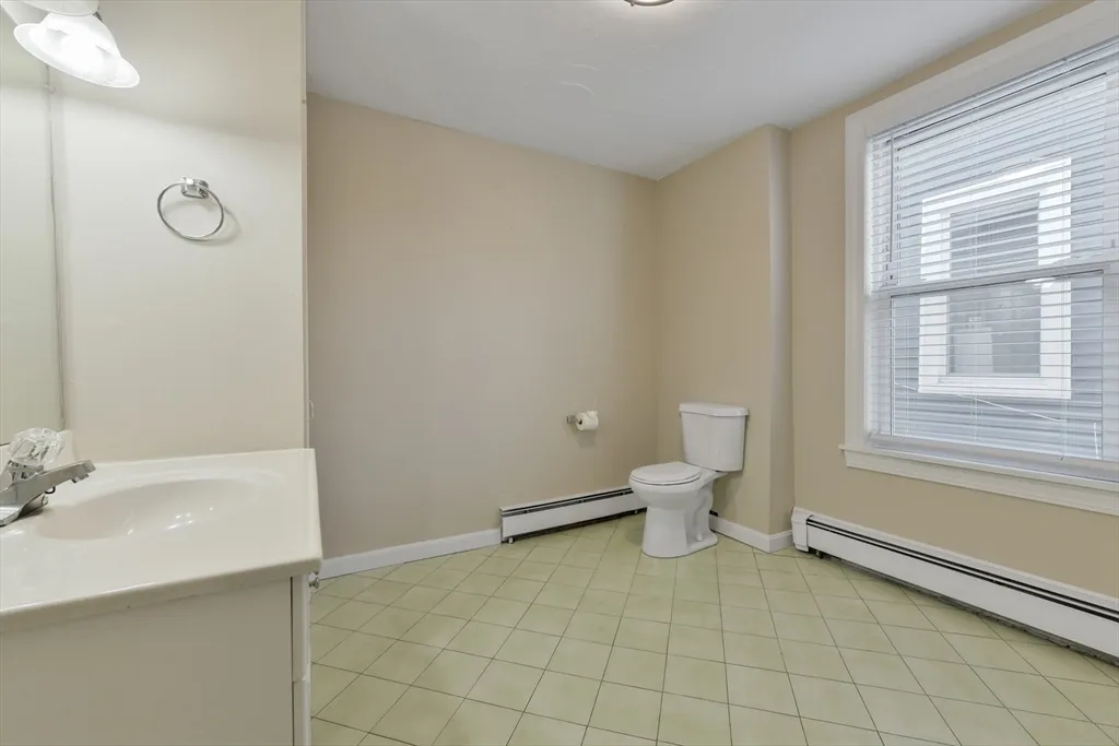 3 bed, 1 bath apartment for rent at 852 East Broadway Unit 3, South Boston — photo 8 of 29