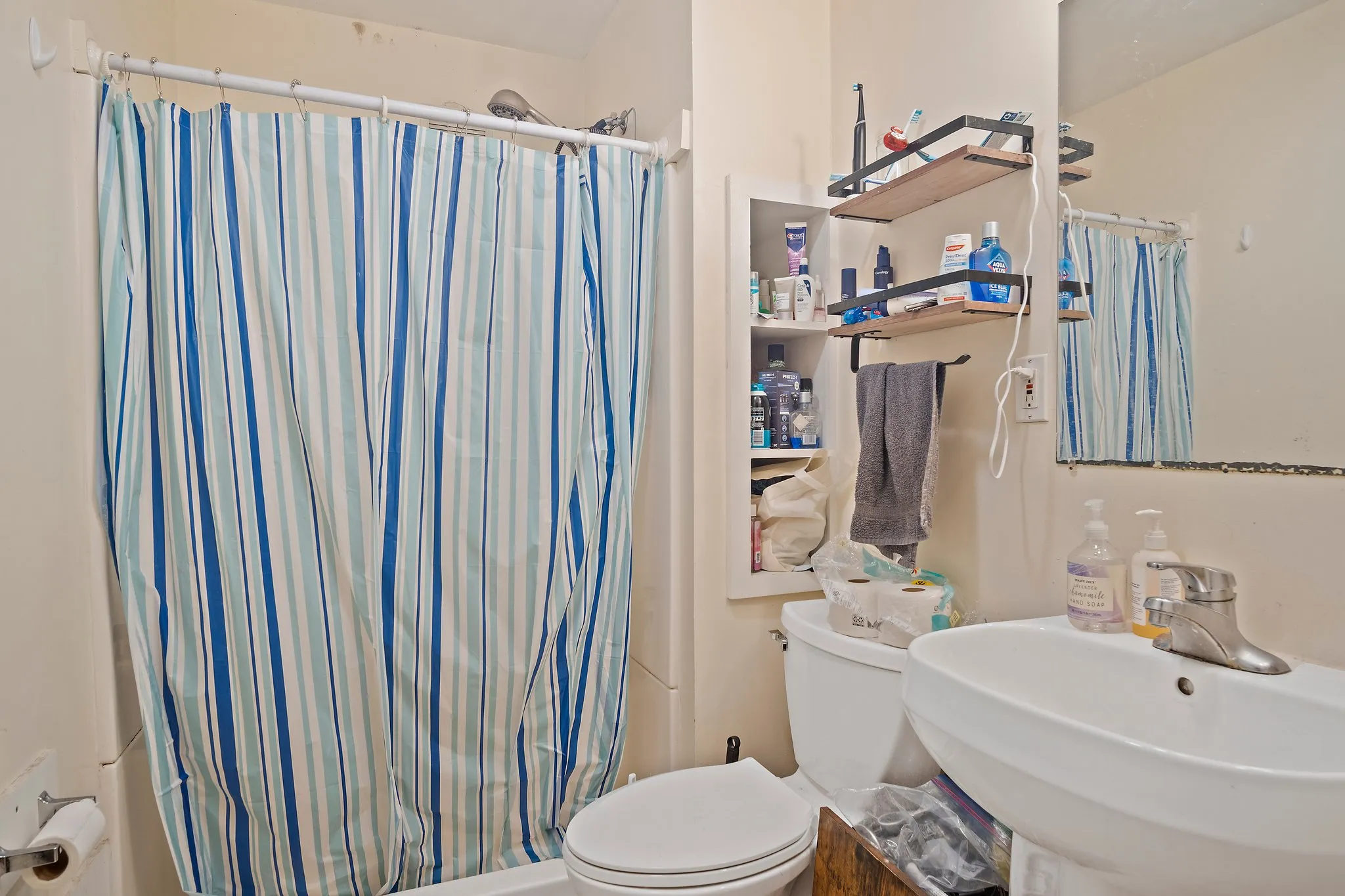 4 bed, 1 bath apartment for rent at 852 Huntington Ave Unit 3, Mission Hill — photo 11 of 19