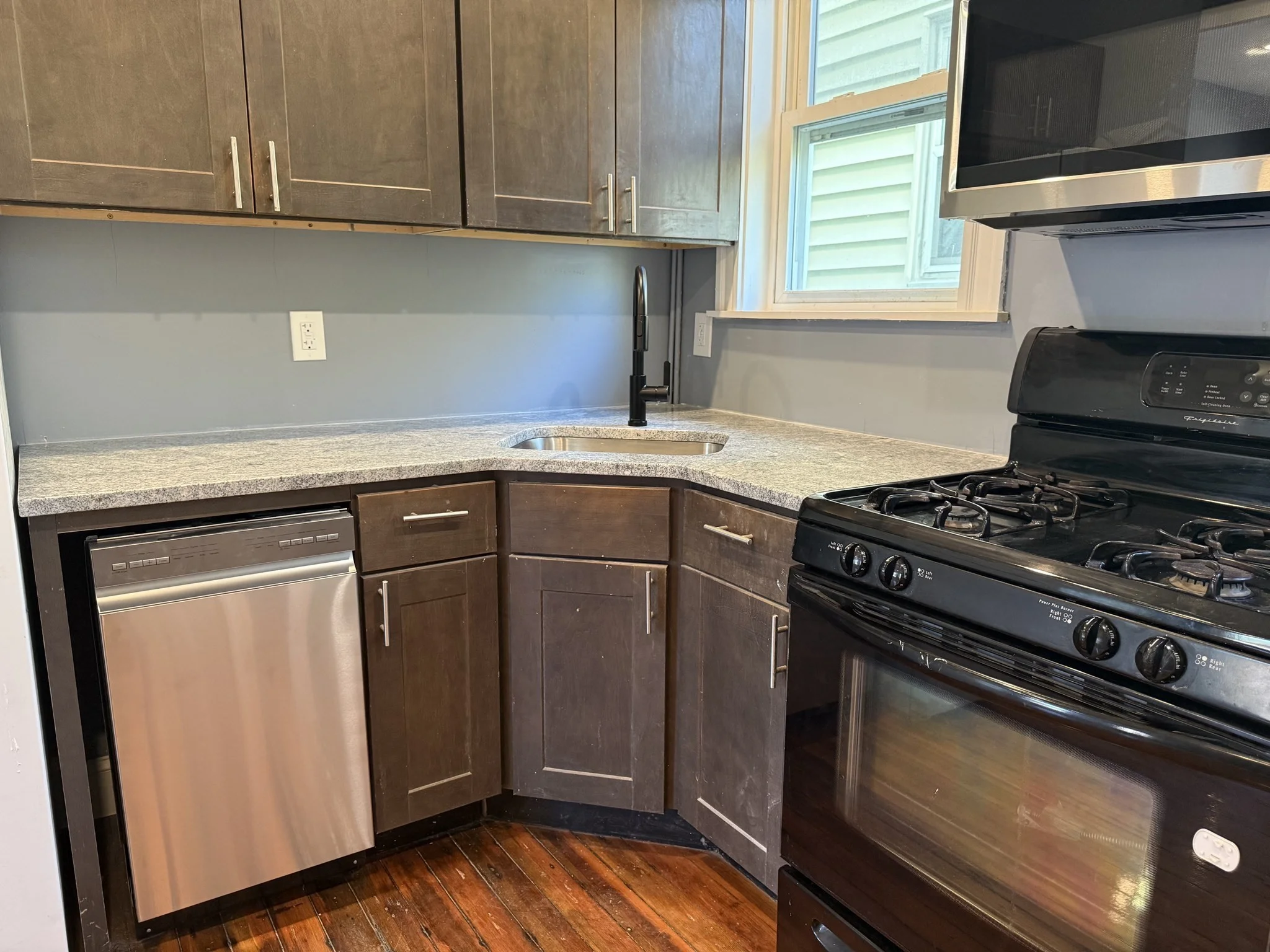 3 bed, 1 bath apartment for rent at 853 Blue Hill Ave Unit 2, Dorchester — photo 17 of 26