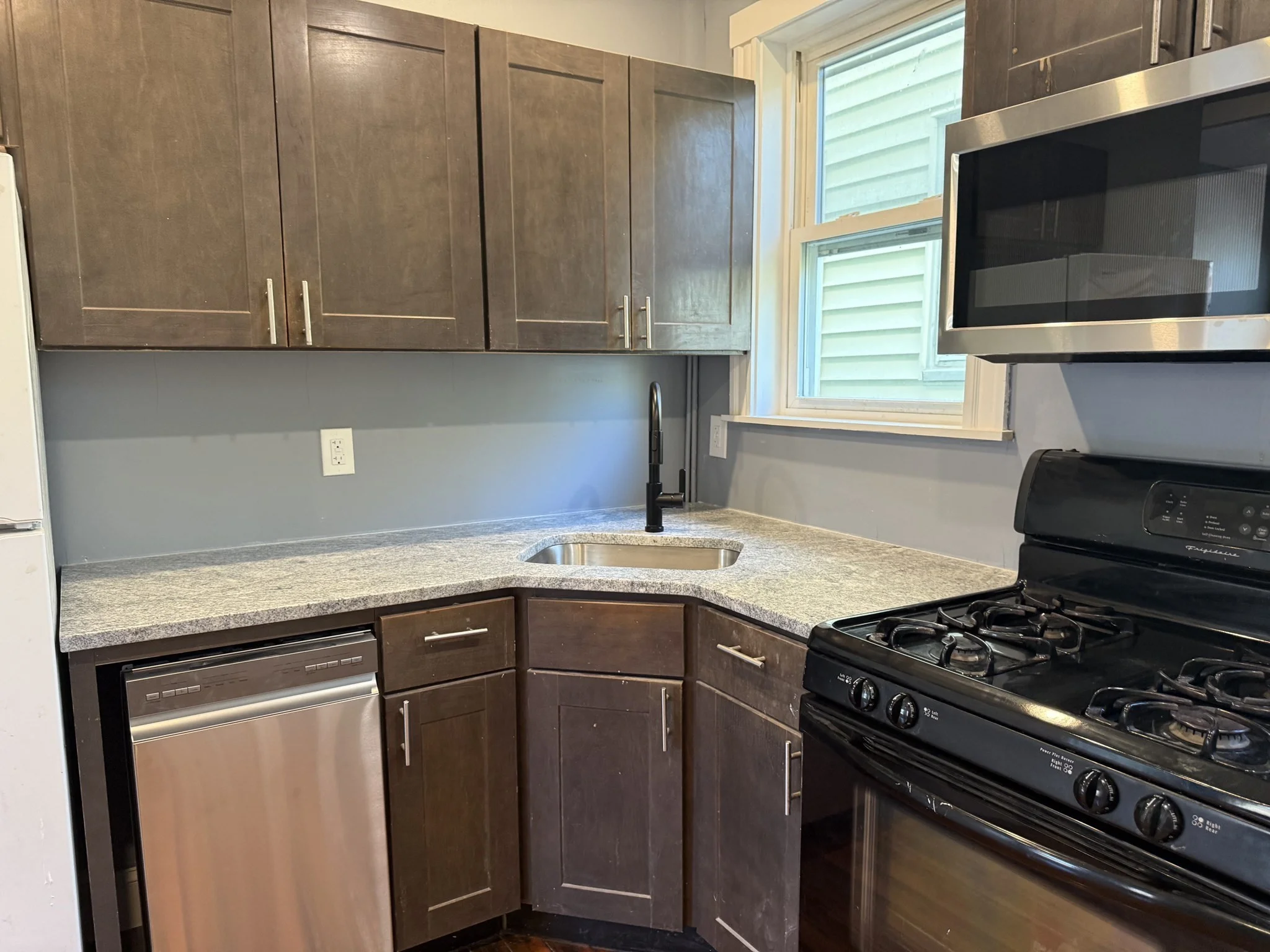 3 bed, 1 bath apartment for rent at 853 Blue Hill Ave Unit 2, Dorchester — photo 18 of 26