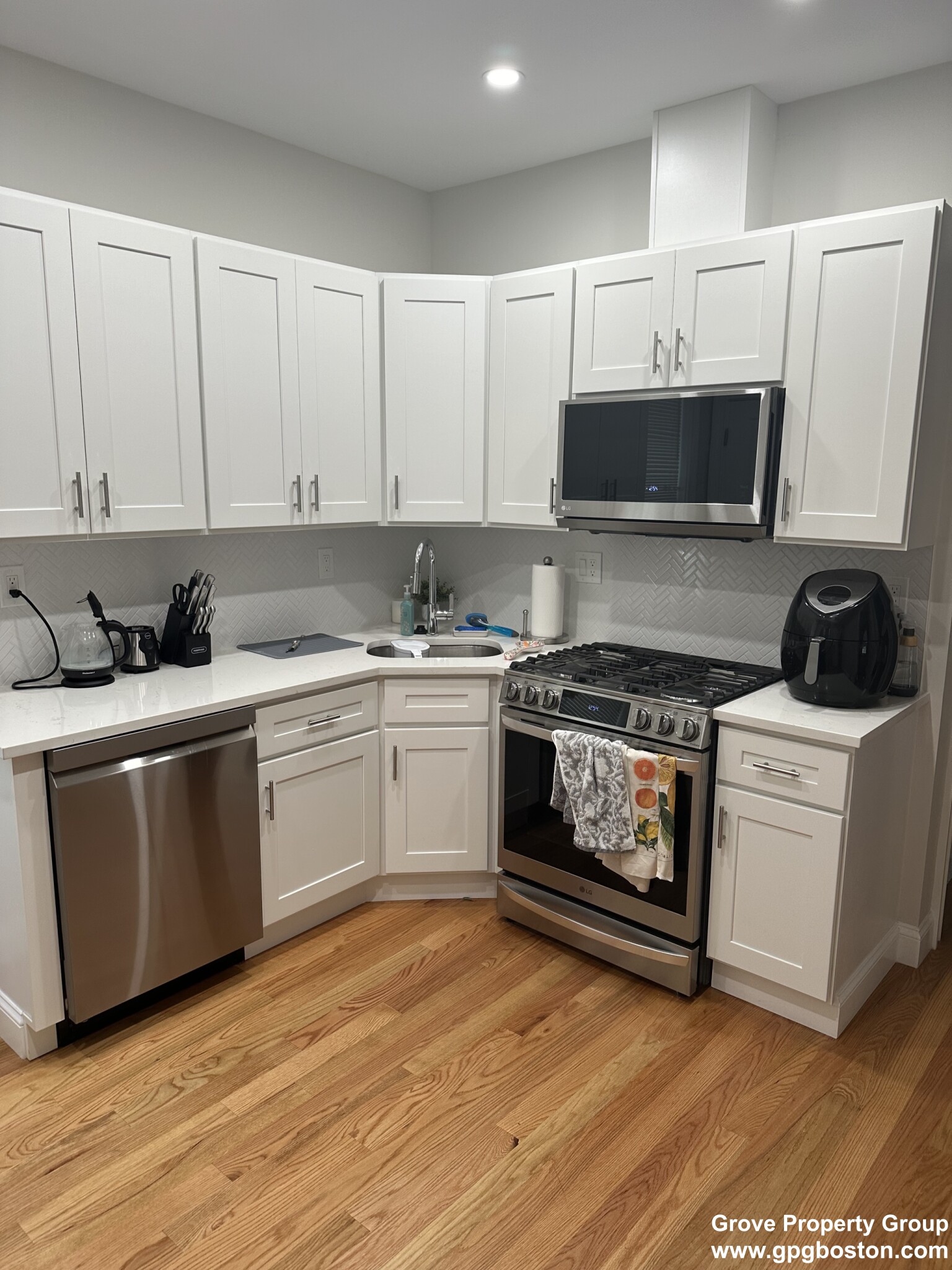 3 bed, 1 bath apartment for rent at 853 East 1st St Unit 2, South Boston — photo 1 of 3