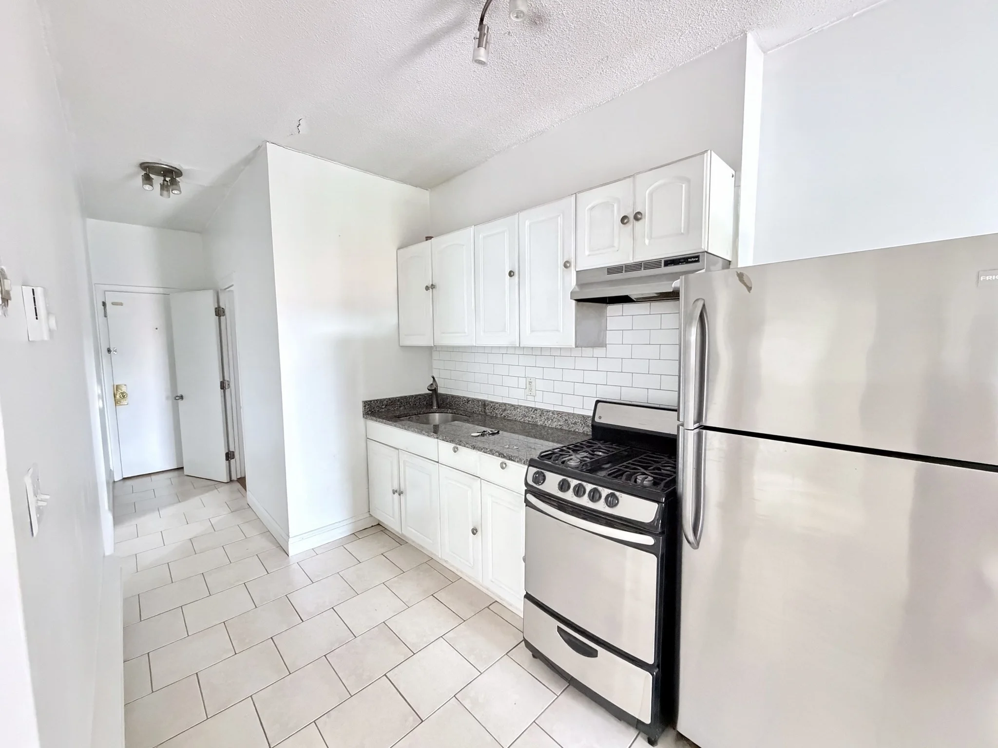 1 bed, 1 bath apartment for rent at 853 Harrison Ave Unit 4, South End — photo 1 of 15