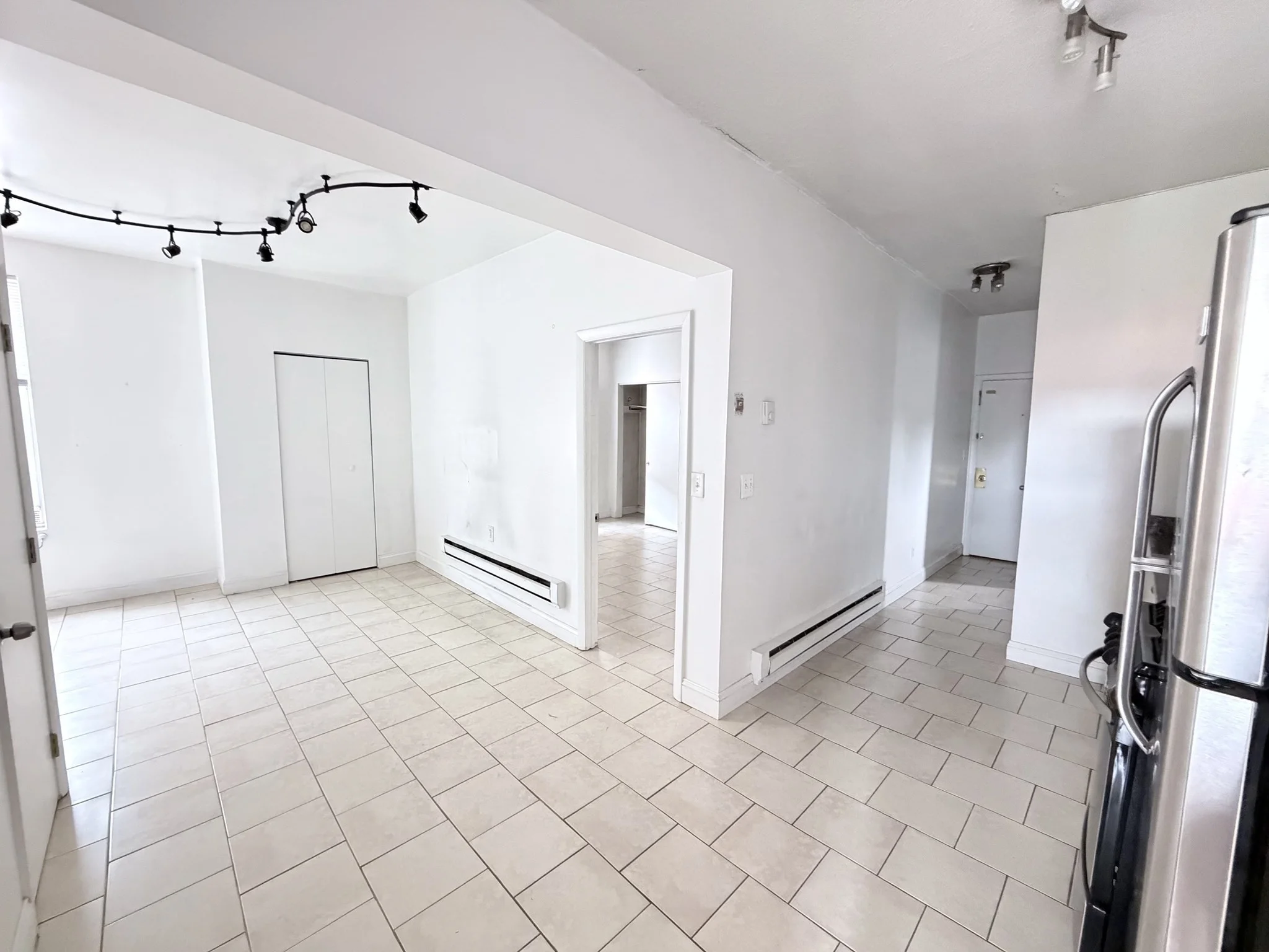 1 bed, 1 bath apartment for rent at 853 Harrison Ave Unit 4, South End — photo 5 of 15