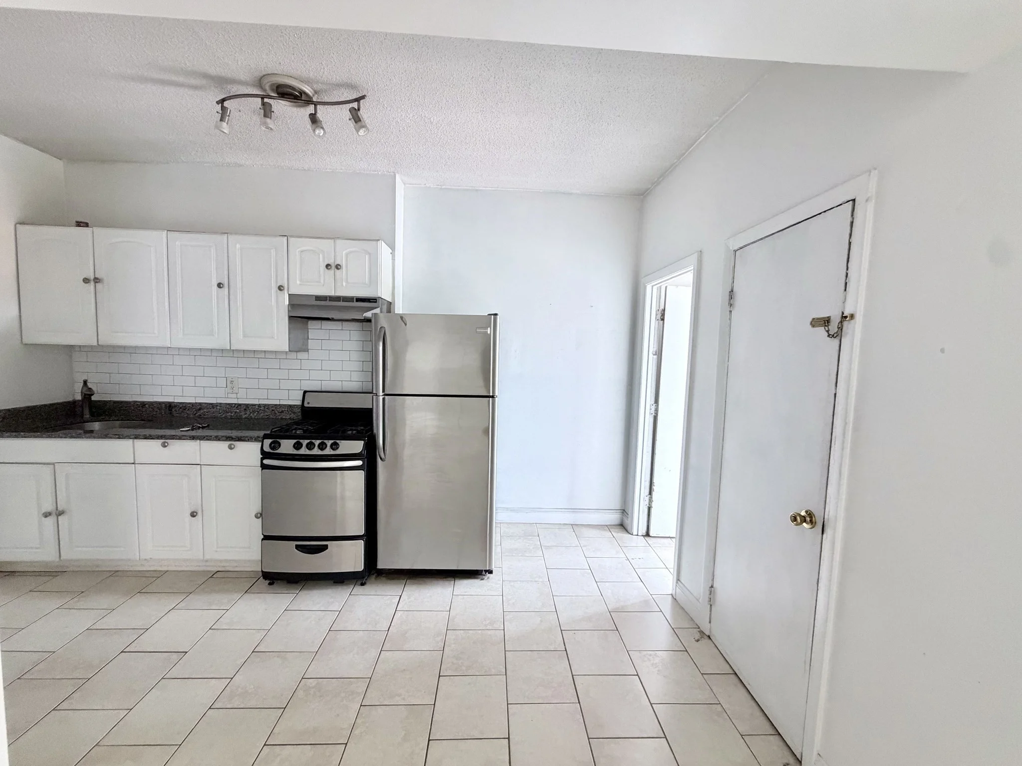 1 bed, 1 bath apartment for rent at 853 Harrison Ave Unit 4, South End — photo 4 of 15