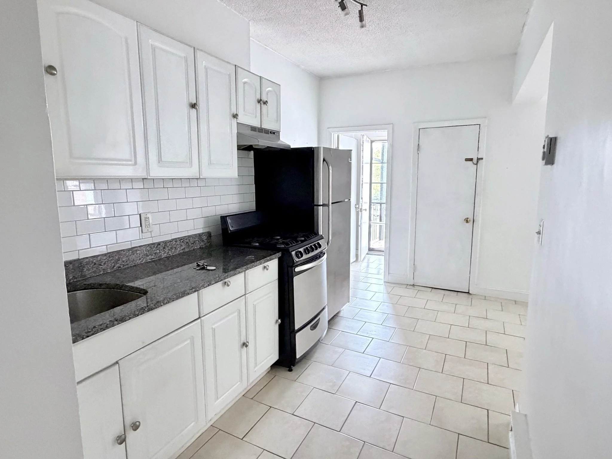 1 bed, 1 bath apartment for rent at 853 Harrison Ave Unit 4, South End — photo 2 of 15