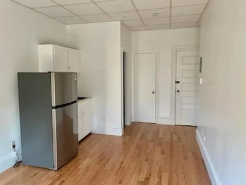 Studio bed, 1 bath apartment for rent at 854 Beacon St Unit 11, Fenway — photo 3 of 6