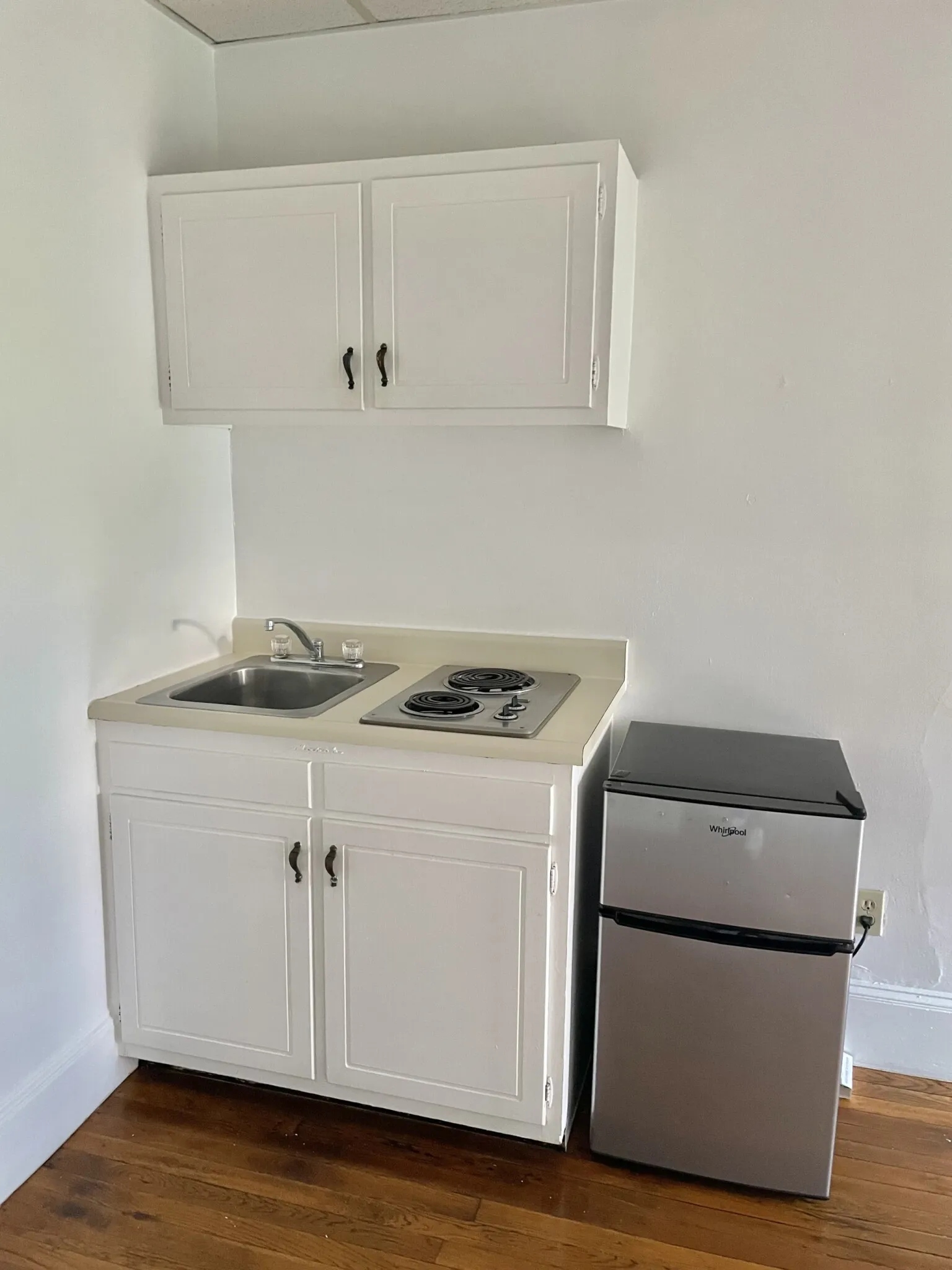 Studio bed, 1 bath apartment for rent at 854 Beacon St Unit 14, Fenway — photo 4 of 5