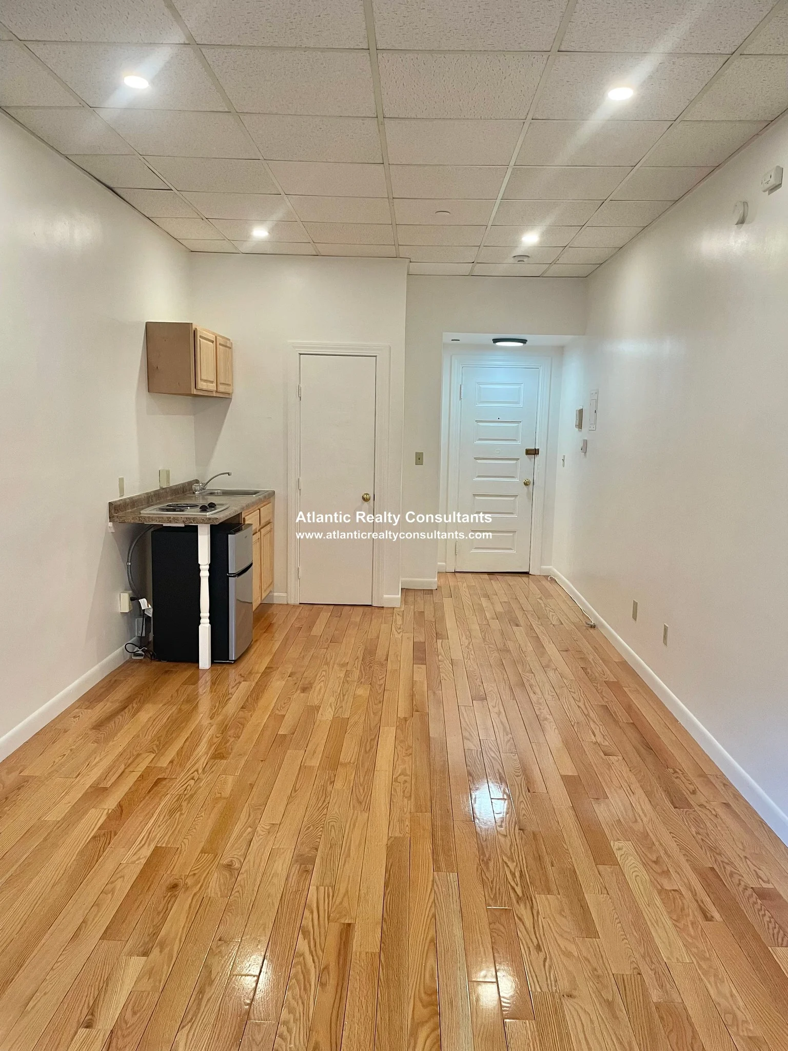 Studio bed, 1 bath apartment for rent at 854 Beacon St Unit 2, Fenway — photo 2 of 5