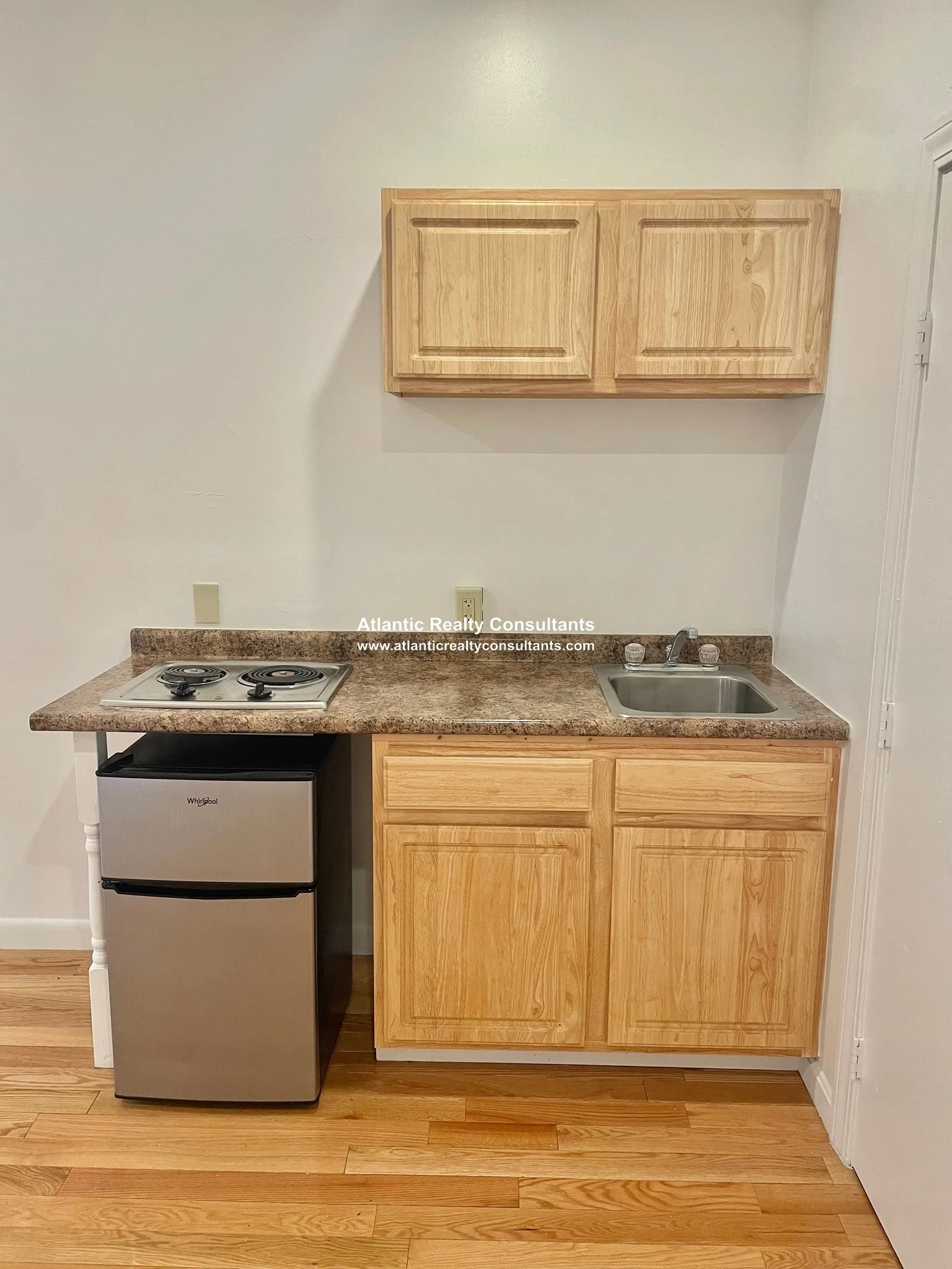 Studio bed, 1 bath apartment for rent at 854 Beacon St Unit 2, Fenway — photo 3 of 5