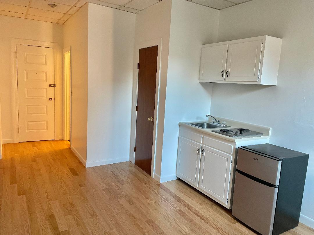 Studio bed, 1 bath apartment for rent at 854 Beacon St Unit 4, Fenway — photo 2 of 3