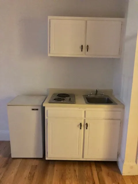 Studio bed, 1 bath apartment for rent at 854 Beacon St Unit 5, Fenway — photo 4 of 5