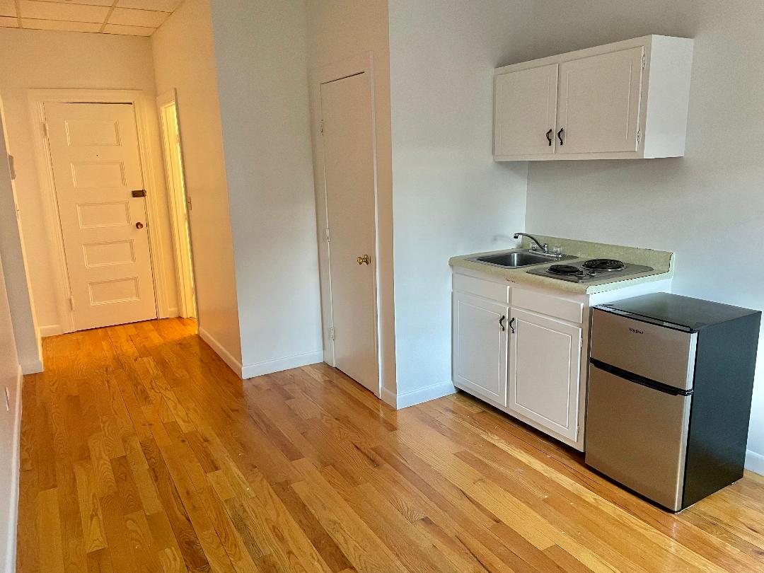 Studio bed, 1 bath apartment for rent at 854 Beacon St Unit 8, Fenway — photo 2 of 4