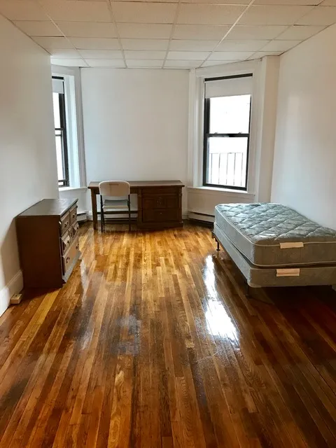 Studio bed, 1 bath apartment for rent at 854 Beacon St Unit 9, Fenway — photo 3 of 6
