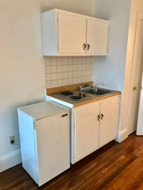 Studio bed, 1 bath apartment for rent at 854 Beacon St Unit 9, Fenway — photo 5 of 6