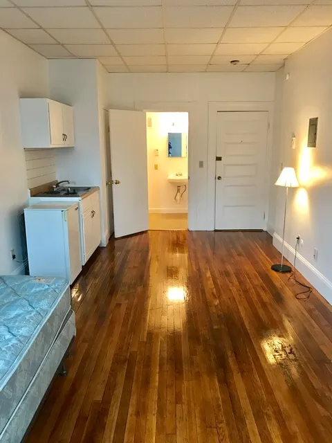 Studio bed, 1 bath apartment for rent at 854 Beacon St Unit 9, Fenway — photo 4 of 6