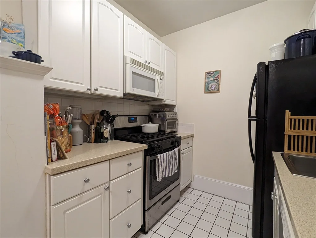 1 bed, 1 bath apartment for rent at 854 Massachusetts Ave Unit 12, Riverside — photo 7 of 16